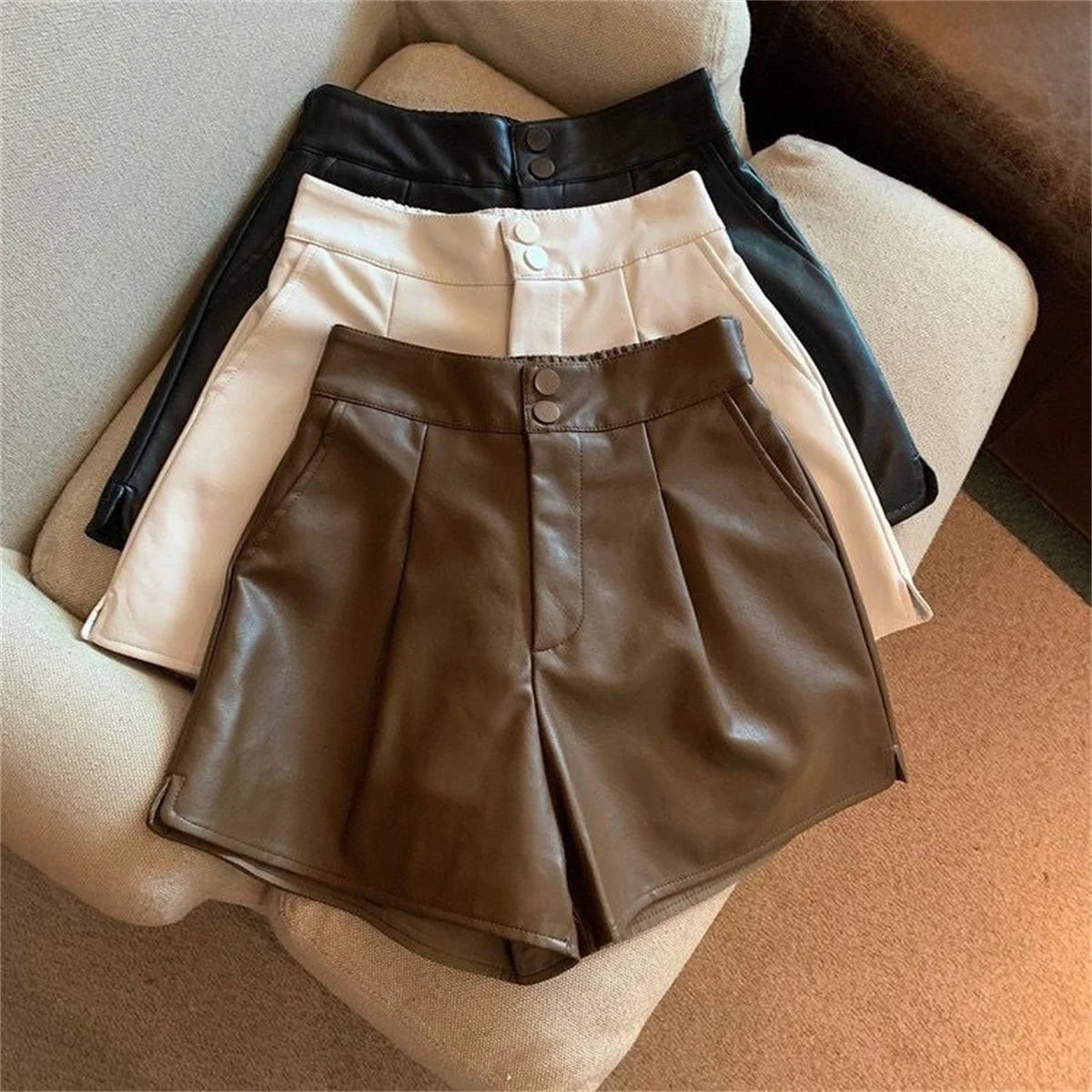 Shorts Cuero Sintético